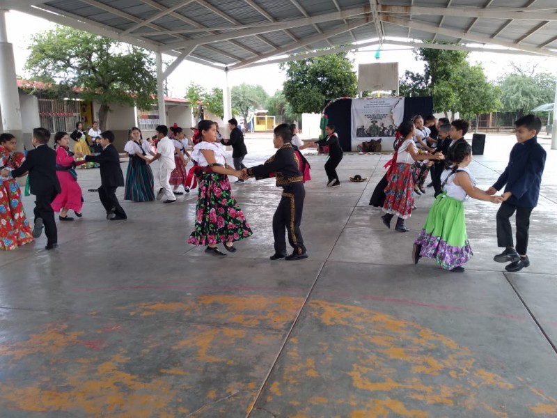 Alumnos de Primaria de Hermosillo celebran Revolución Mexicana