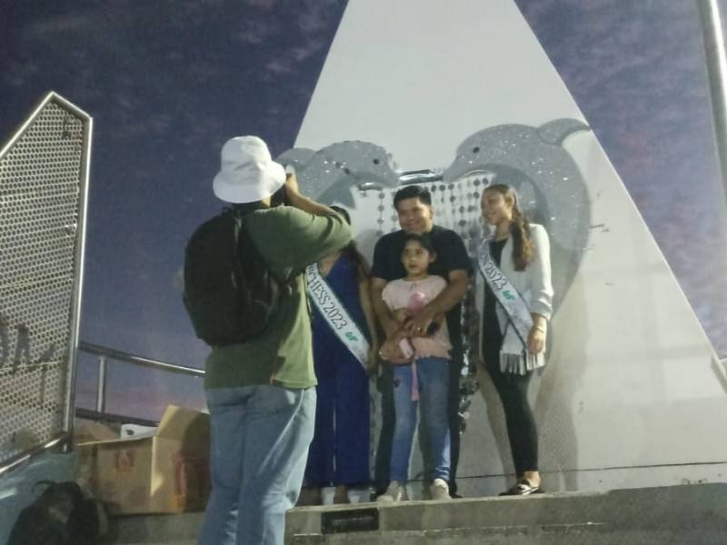 Alumnos de UTGuaymas realizan acopio en el malecón para damnificados.de.Guerrero