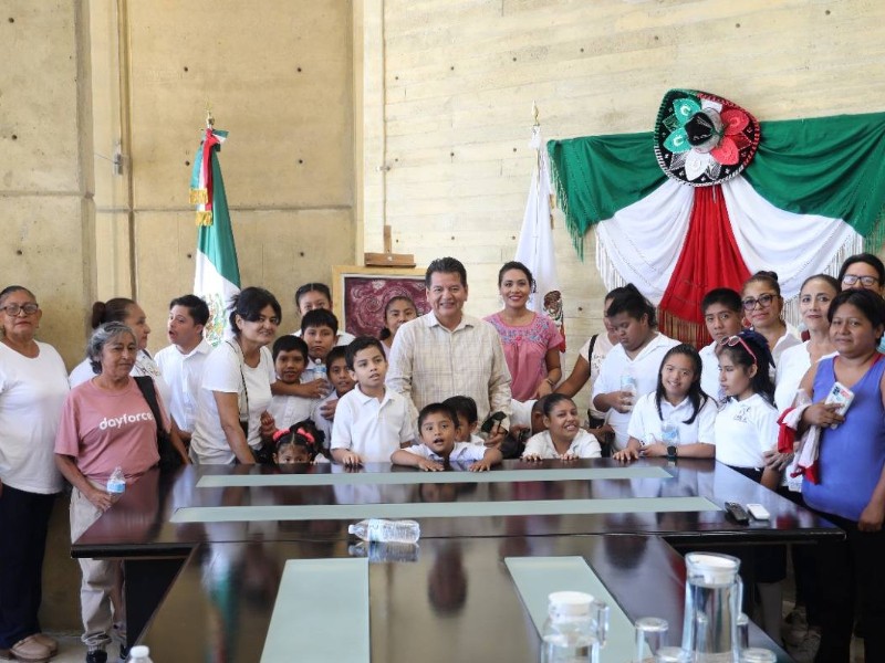 Alumnos del CAM No. 5 visitan el Palacio Municipal Alumnos del CAM No. 5 visitan el Palacio Municipal