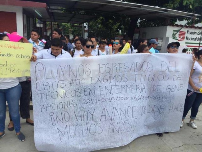 Alumnos del CBTIS protestan en Tonalá