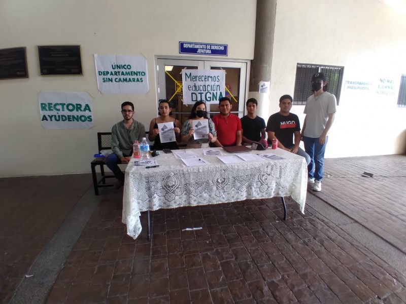 Alumnos exigen mejores condiciones para estudiar Derecho en Unison