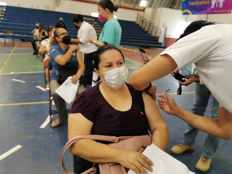 Alumnos piden vacuna anticovid para regreso seguro a clases