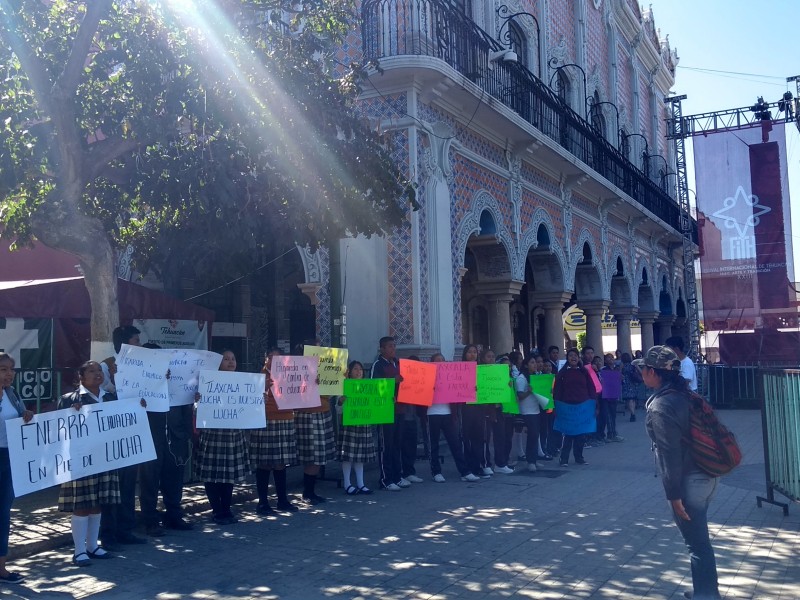 Alumnos se suman a movilización nacional