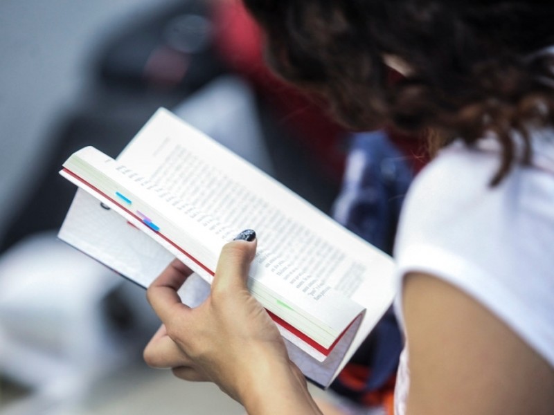 Alumnos y padres siguen actividades escolares no presenciales