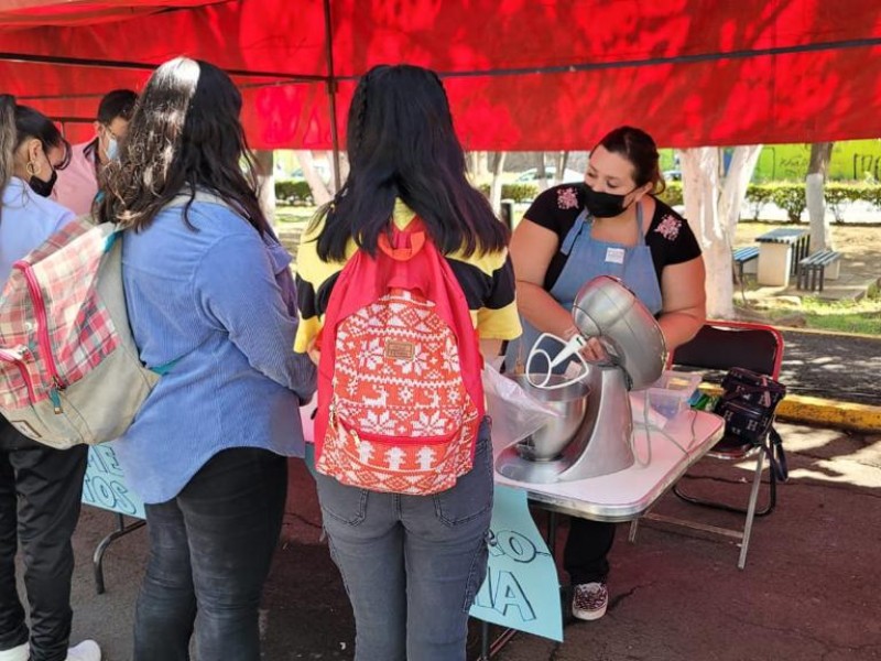 Alumnos zamoranos participaron en feria vocacional