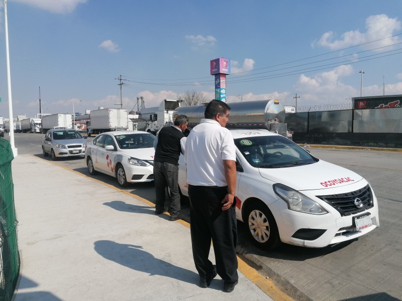 Alza en servicio de taxis nuevo golpe a la economía