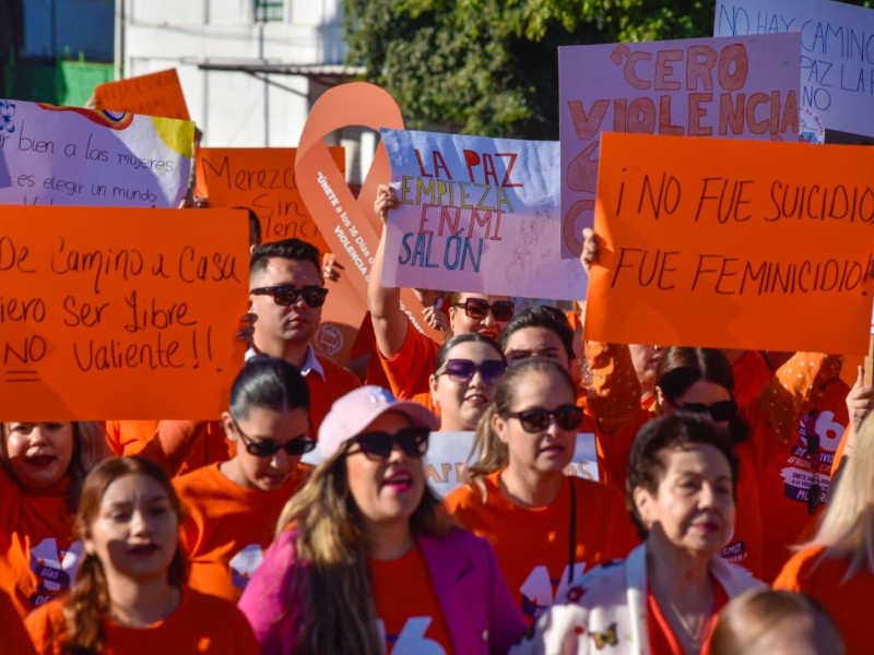 Alzan la voz en marcha contra violencia de género