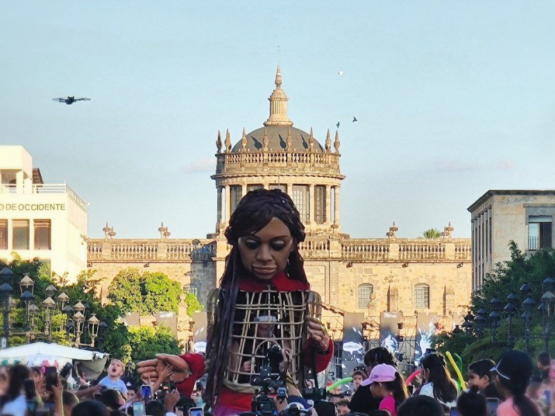 Amal se gana el corazón de los tapatíos