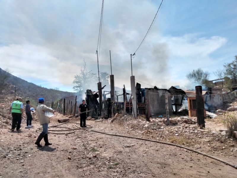 Amalia y 6 hijos pierden todo por incendio