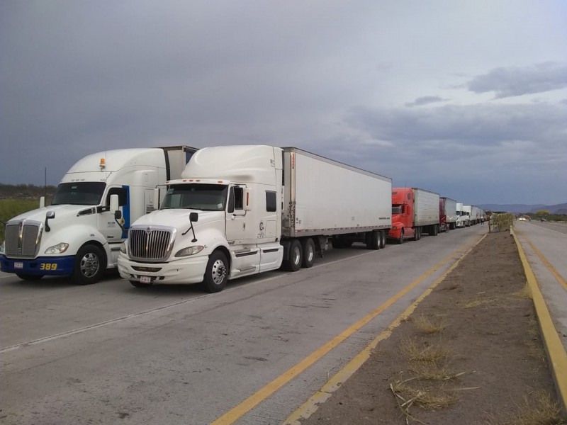 Amanece bloqueo total en Loma de Guamúchil y Vícam