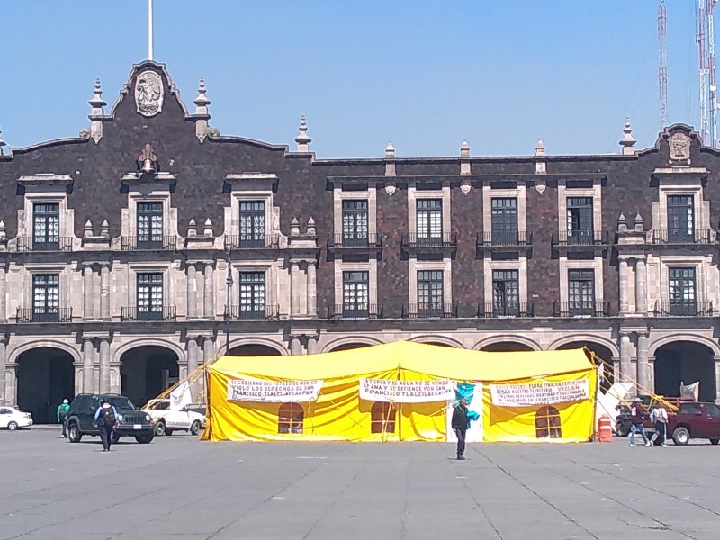 Amanece plantón en Plaza de los Mártires