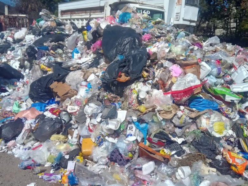 Amarran a funcionarios del El Oro por falta de servicios