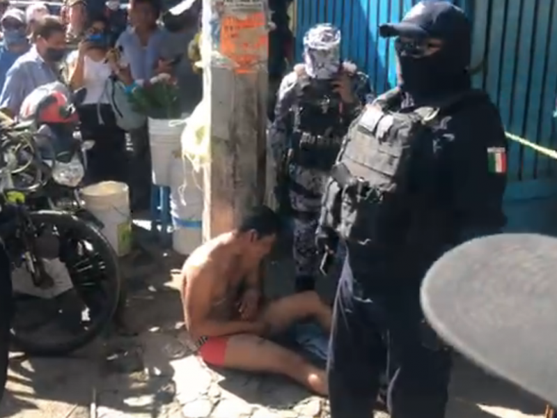Amarran a presunto ladrón en zona de mercados de Veracruz