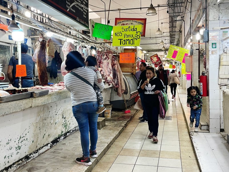 Amas de casa buscan economizar para la cena del 31