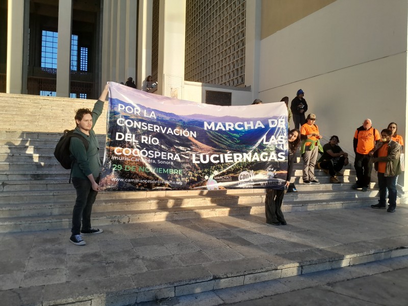 Ambientalistas marchan contra construcción de tren