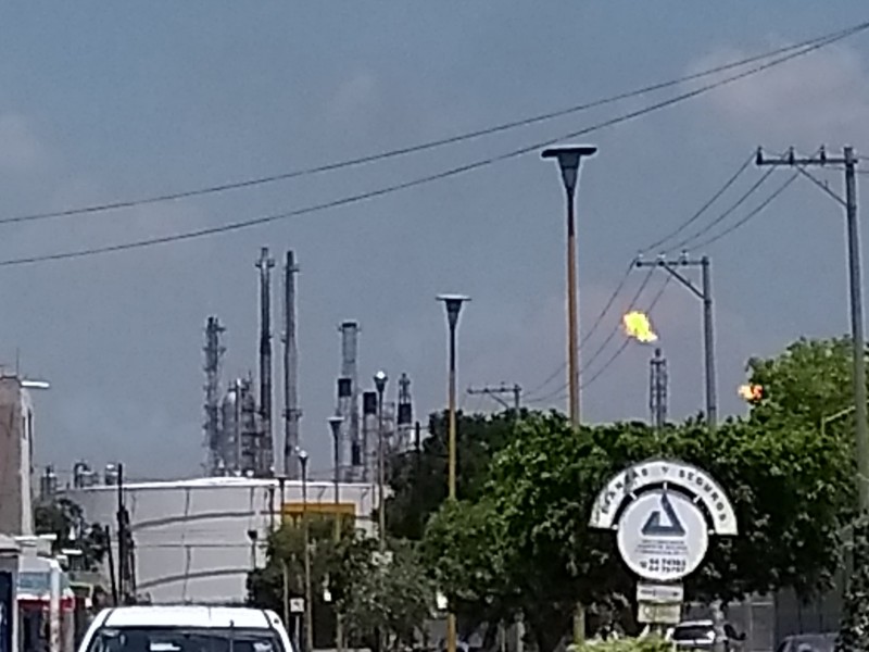 Ambientalistas se reúnen en Pemex