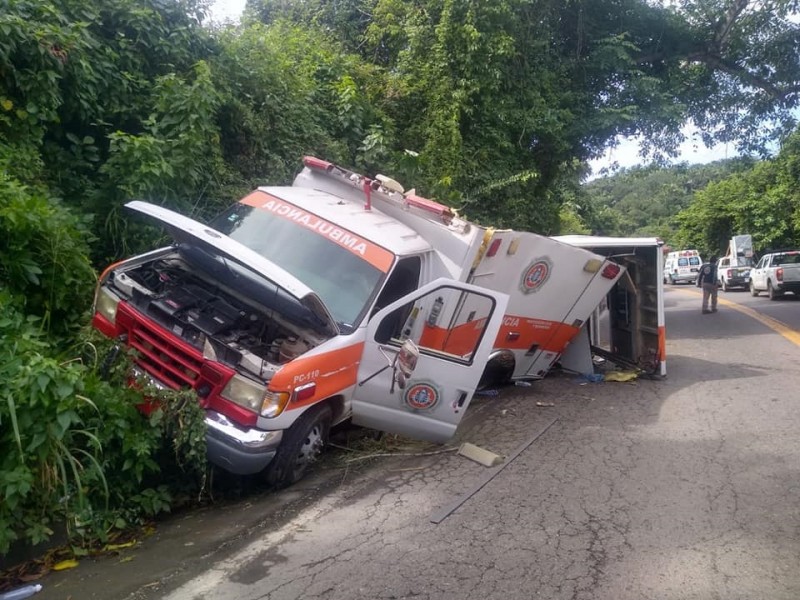 Ambulancia que trasladaba a mujer embarazada chocó en BADEBA