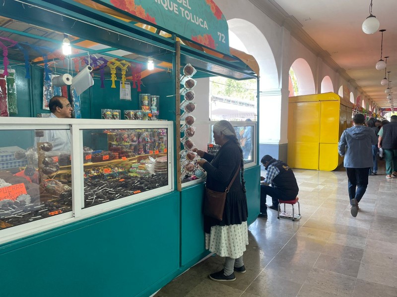 Ambulantaje amenaza Feria del Alfeñique