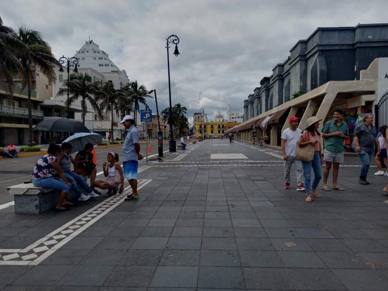 Ambulantes del malecón se reinstalarán de manera ordenada: Alcaldesa