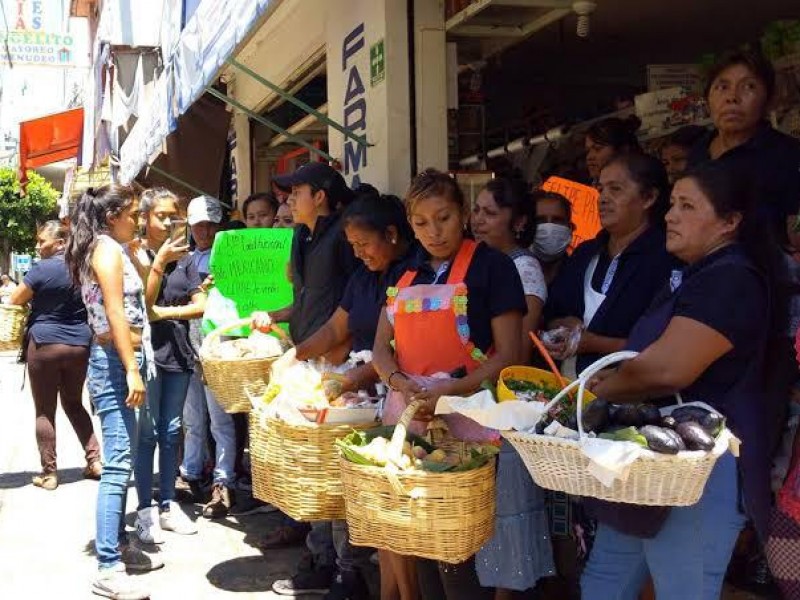 Ambulantes piden regresar a vender de forma escalonada