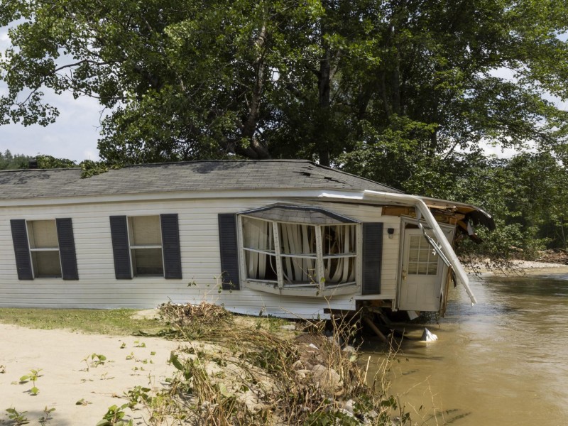 Amenaza calor extremo a Estados Unidos e inundaciones causan muertes