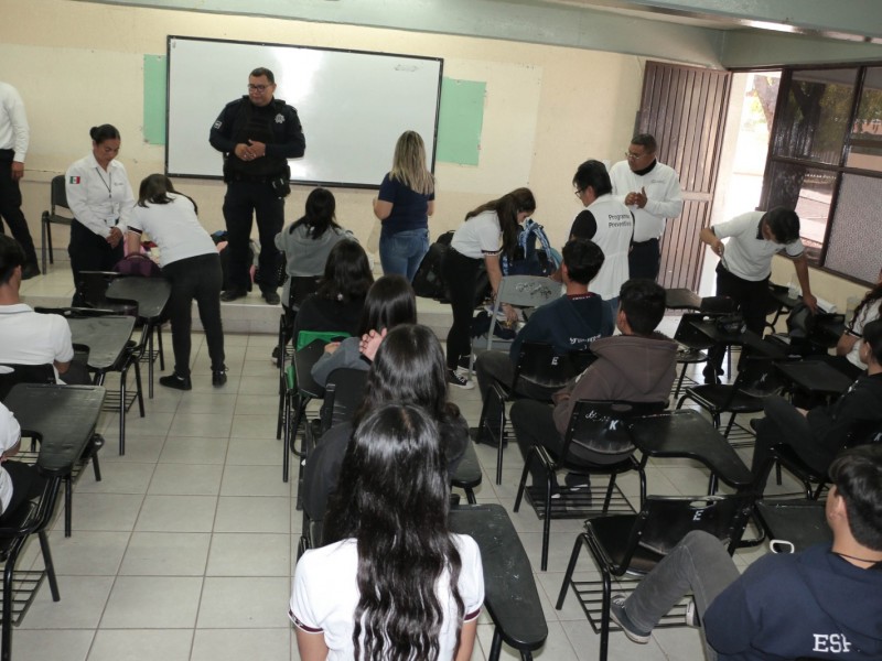 Amenaza de balacera genera operación 