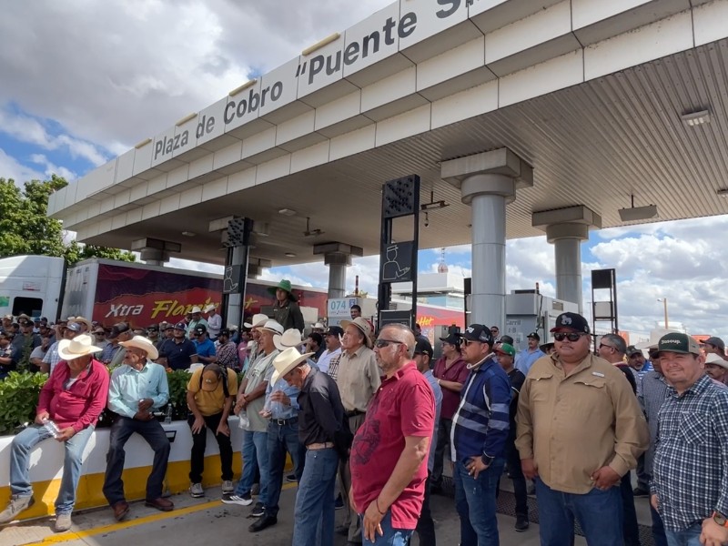 Amenazan productores sinaloenses con tomar casetas de peaje con libre tránsito