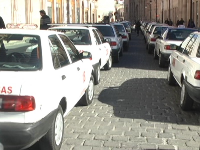 Amenazan taxistas con manifestarse