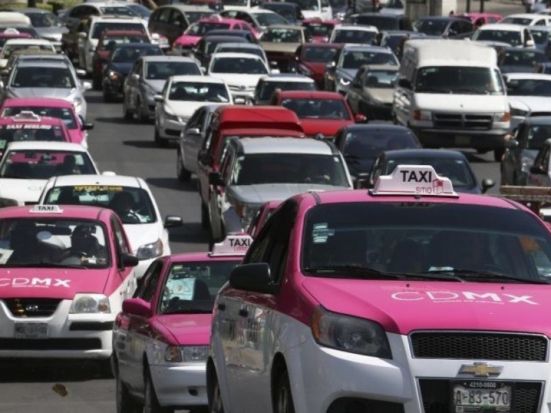 Amenazan taxistas en colapsar la ciudad.