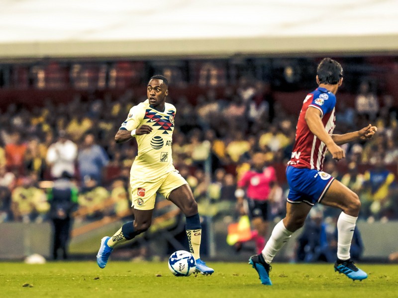 América golea a Chivas en el Clásico