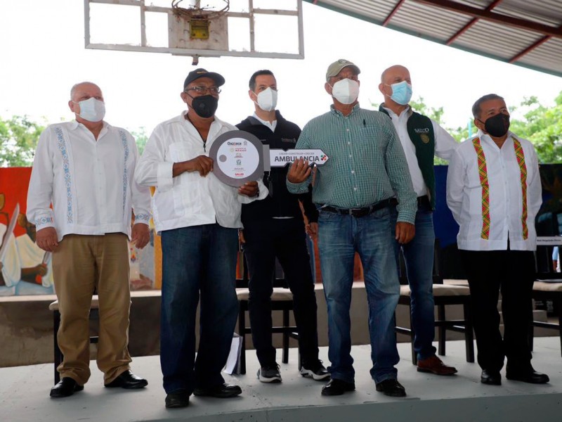 AMH entrega 5 ambulancias en Estación Sarabia