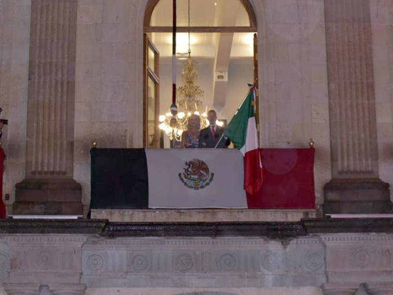 AMH rinde homenaje a personal médico durante Grito de Independencia