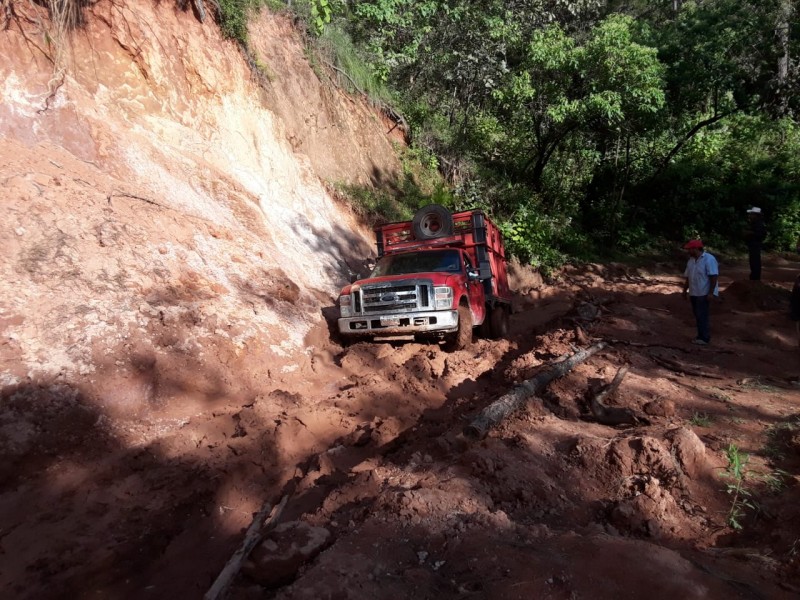 AMLO anuncia construcción de caminos en La Yesca