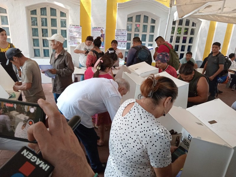 AMLO aparece para votar en la elección de Poder Judicial