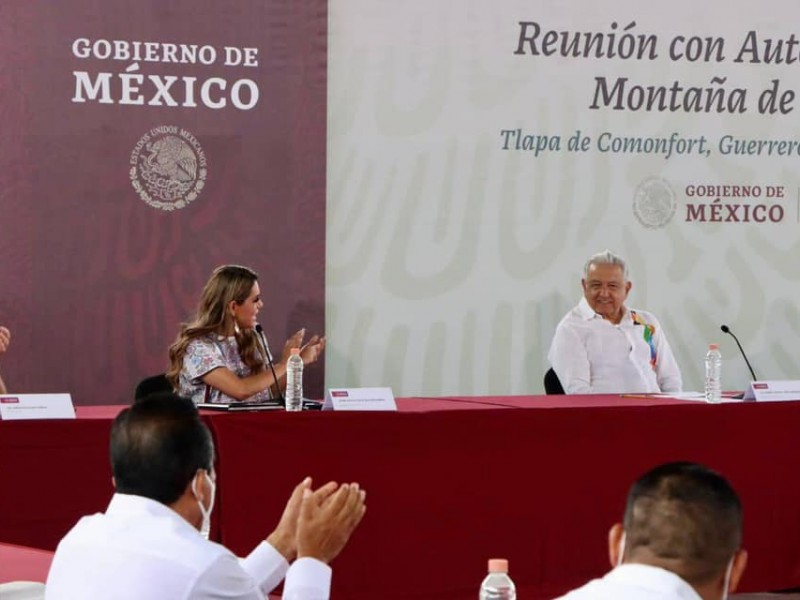 AMLO “cerrará filas” con Evelyn, dijo en gira por Guerrero