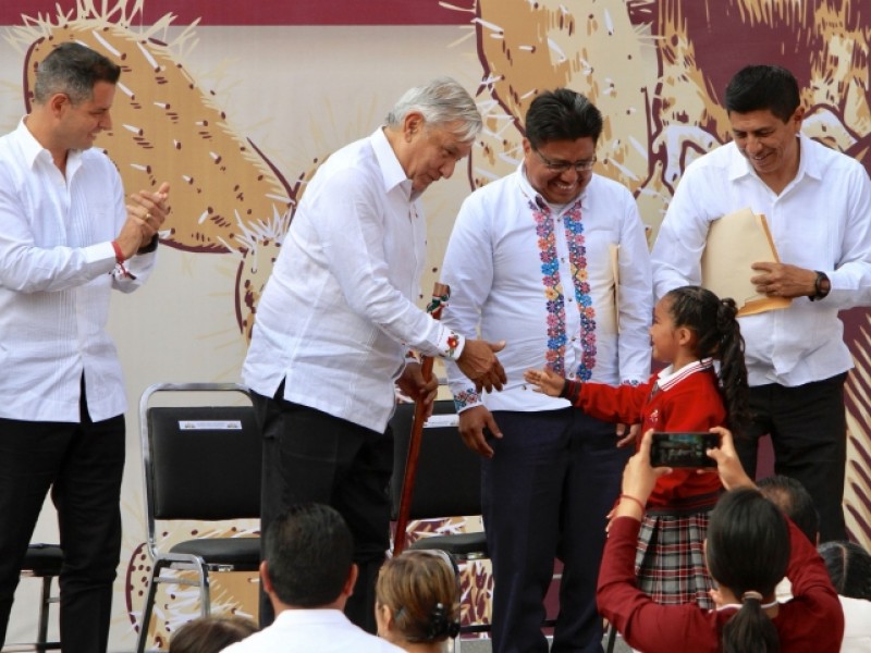 AMLO conmemora natalicio de Benito Juárez