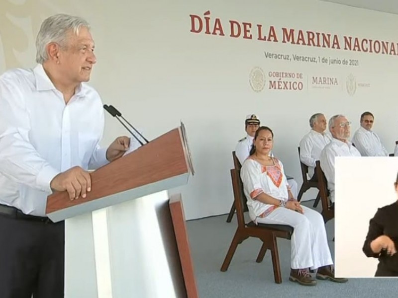 AMLO entrega puertos y marina mercante y Semar