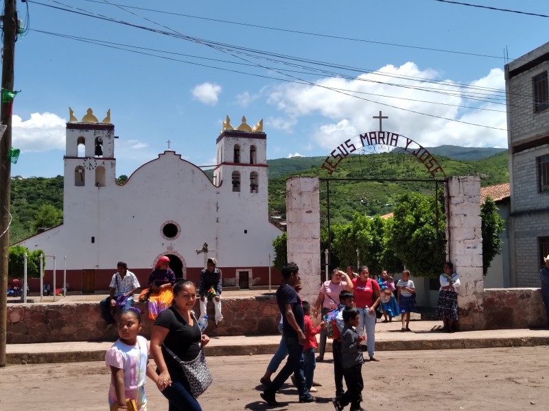 AMLO escucha necesidades del pueblo Nayeri en Jesús María