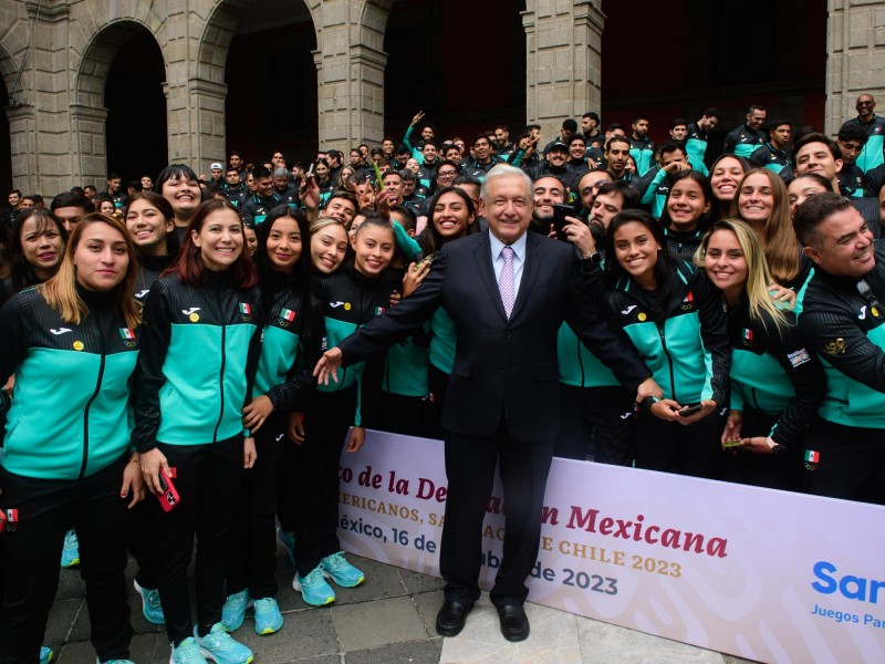 AMLO felicita a atletas Panamericanos