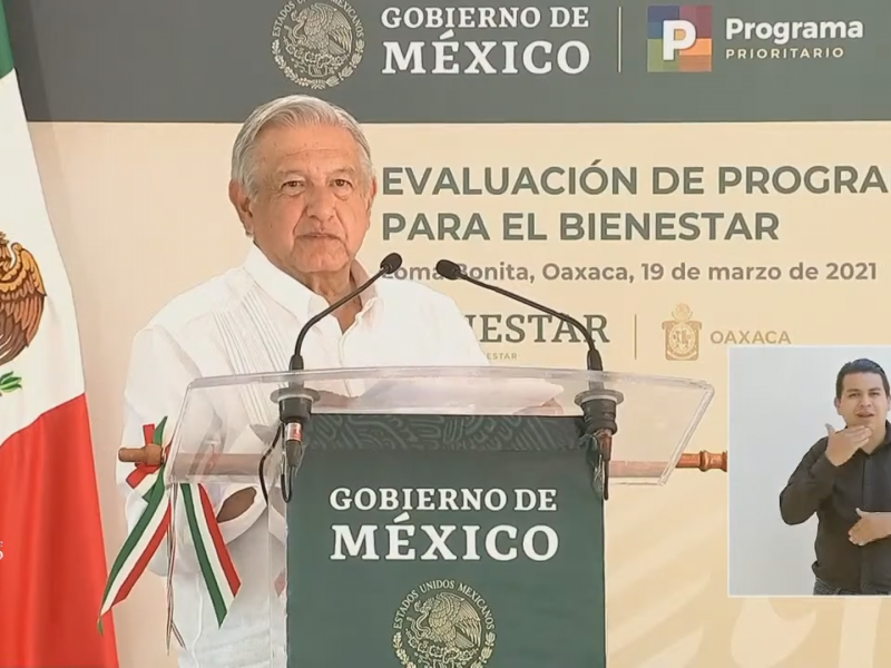 AMLO inicia gira en Oaxaca, evalúa programas para el Bienestar