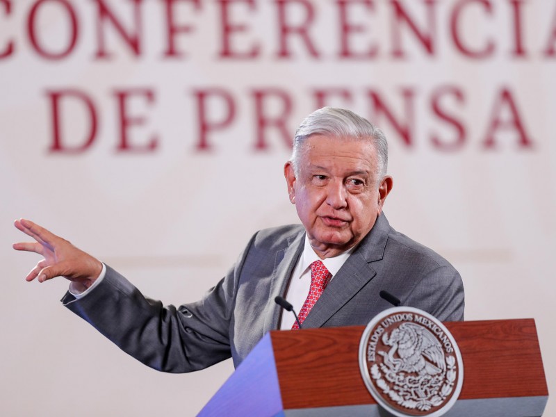 AMLO insiste en comprar Banamex