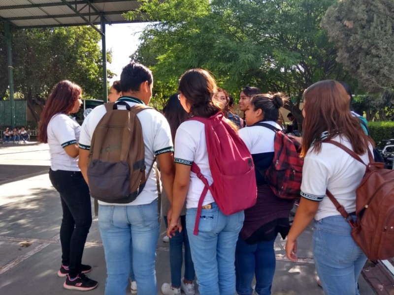 “AMLO no cumple”: estudiantes del Cobaed