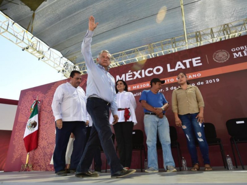 AMLO presenta 