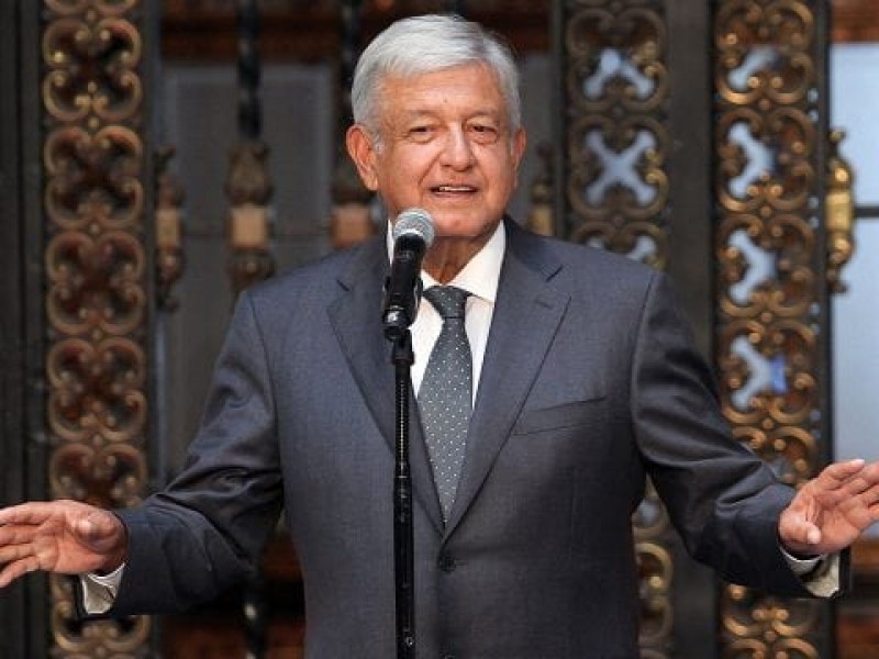 AMLO prevé acabar con importación de gasolina