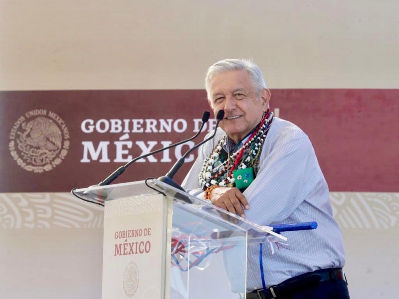 AMLO promete atender a pueblos indígenas