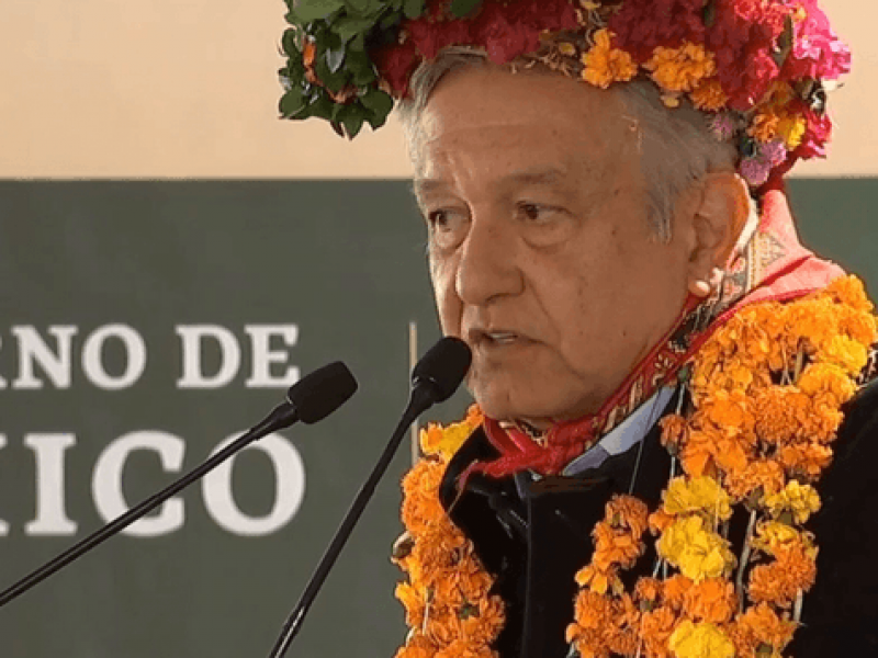 AMLO promete pavimentar caminos de Huayacocotla Veracruz