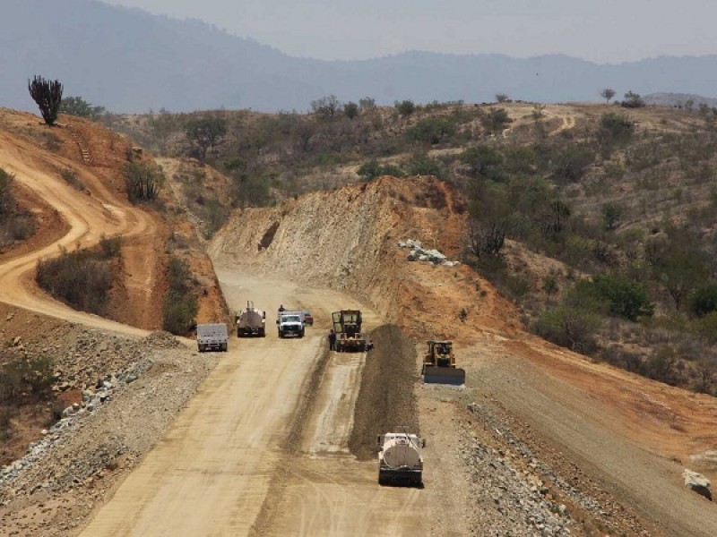 AMLO regresa a Oaxaca supervisará autopistas