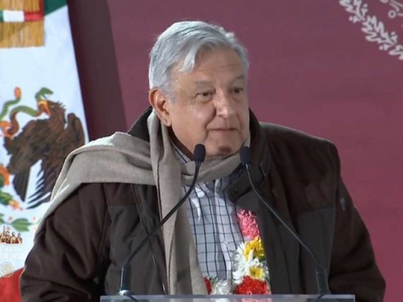 AMLO se compromete a construir universidad de lenguas indígenas