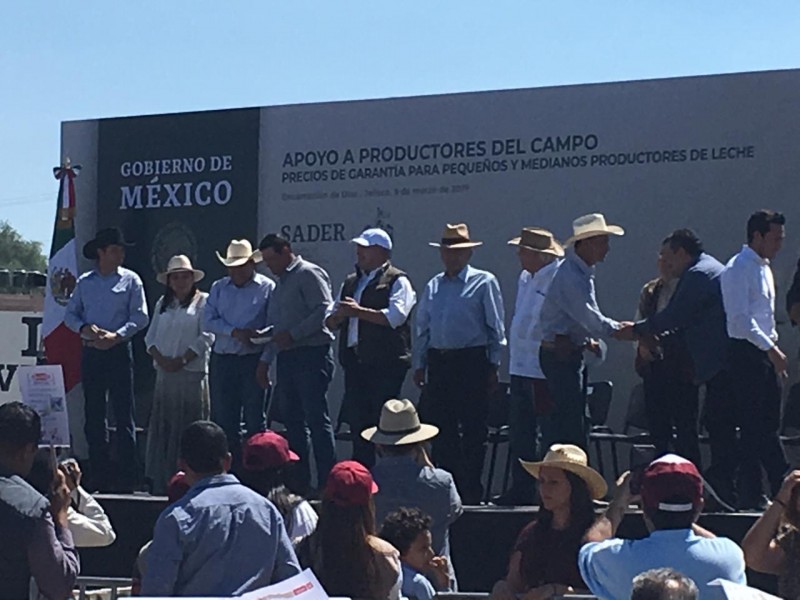 AMLO  se compromete a recuperar al campo