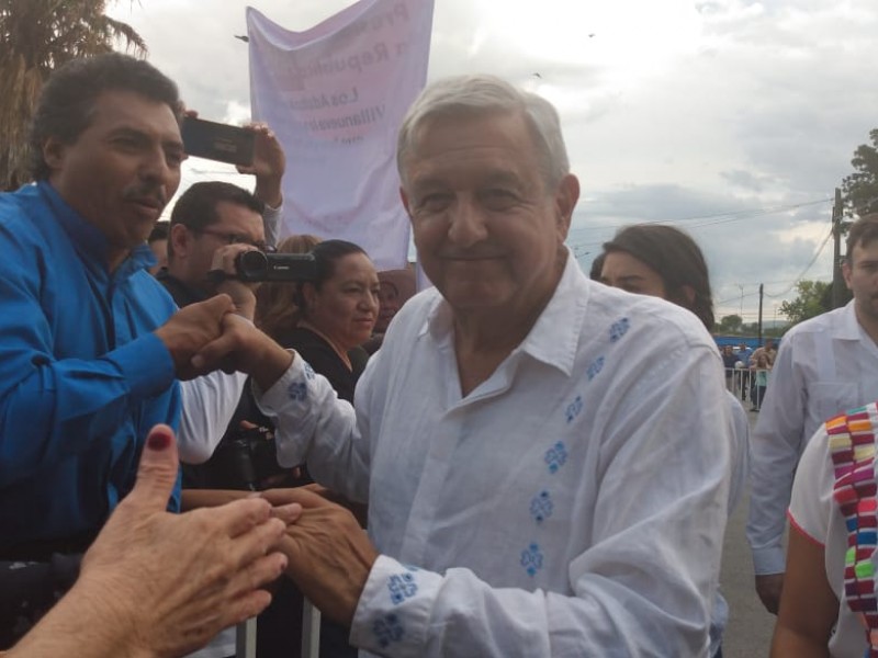 AMLO se compromete a sacar corrupción en salud